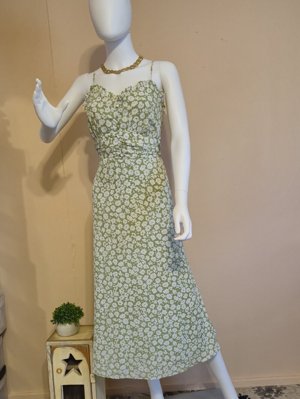 Lulu's Sage Green Floral Spaghetti-Strap Midi Dress